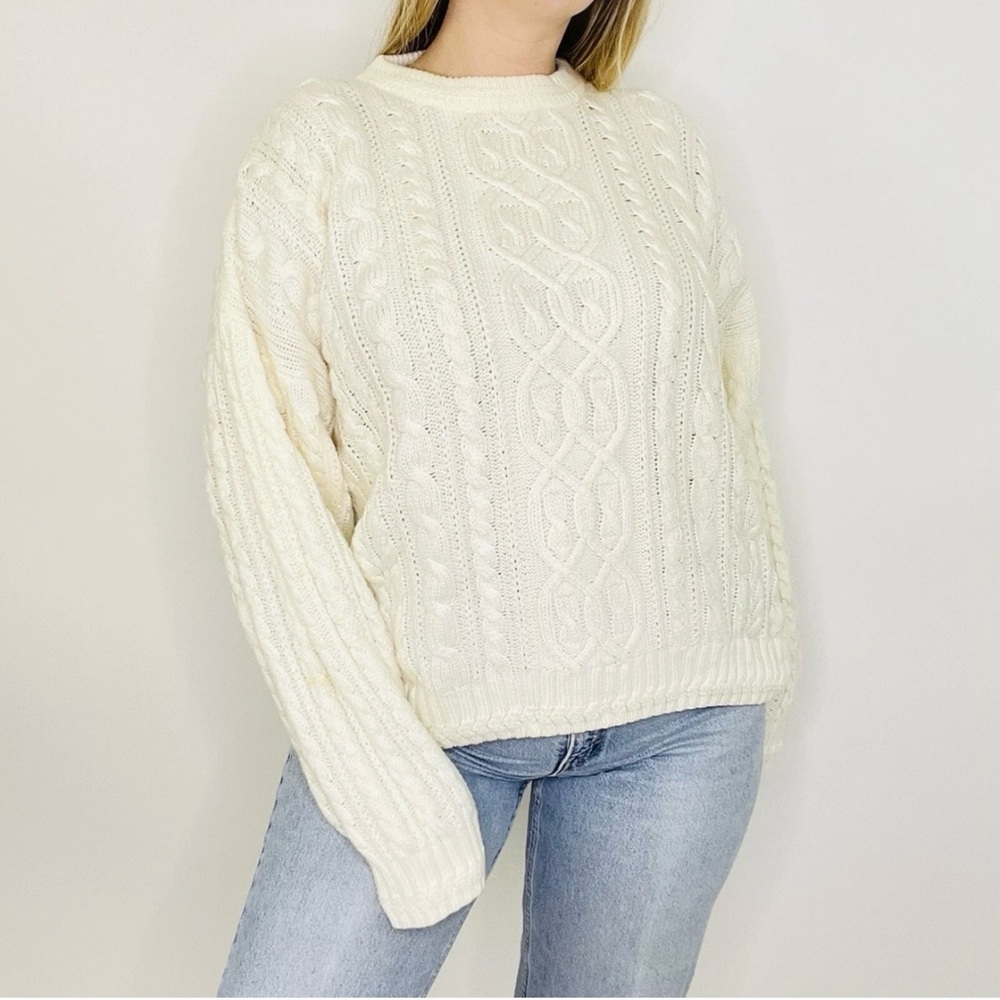 Vintage 90s Elegant Cable Knit Sweater - White